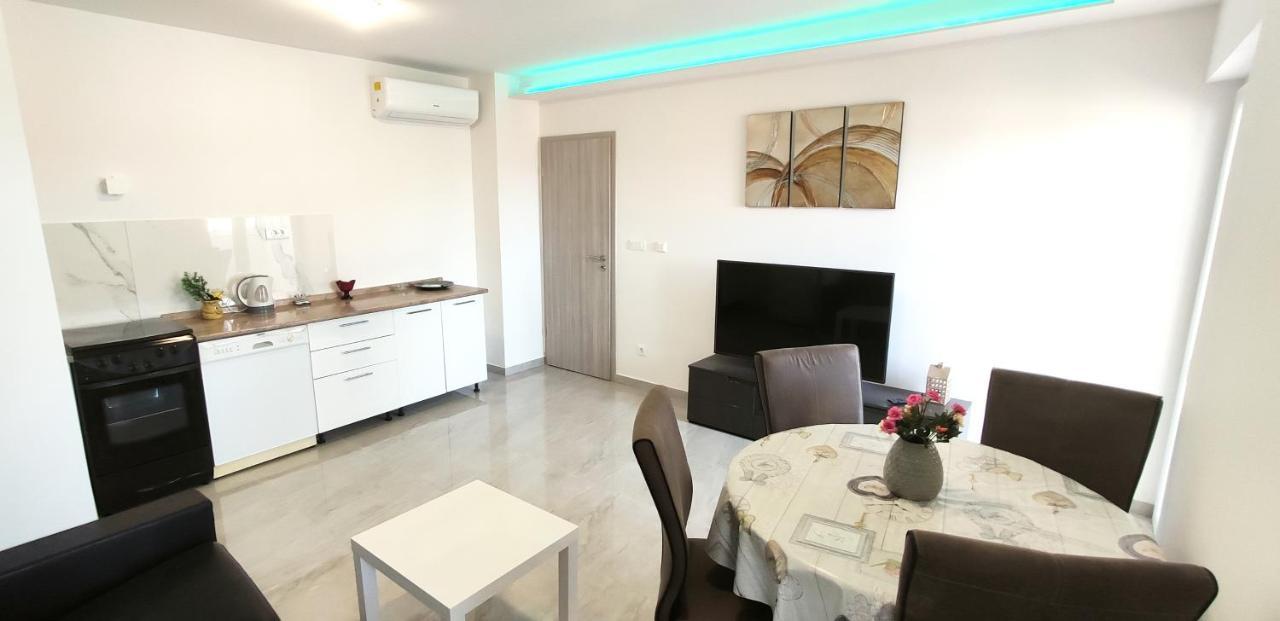 Apartment Dolores Makarska Ngoại thất bức ảnh