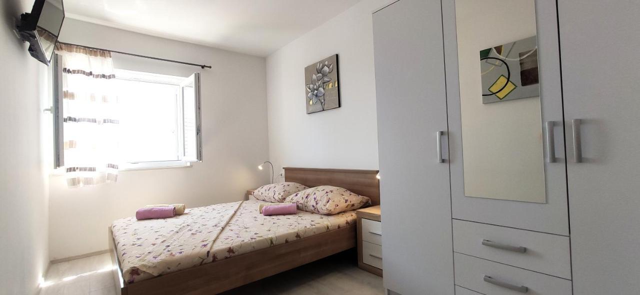 Apartment Dolores Makarska Ngoại thất bức ảnh