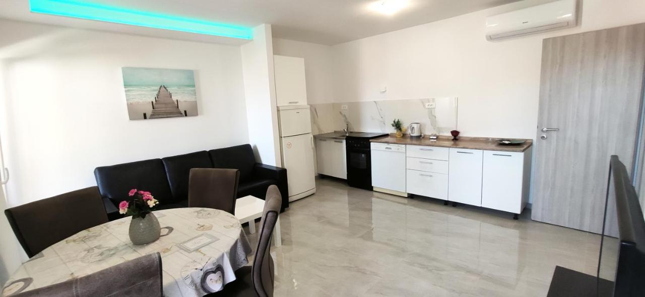 Apartment Dolores Makarska Ngoại thất bức ảnh
